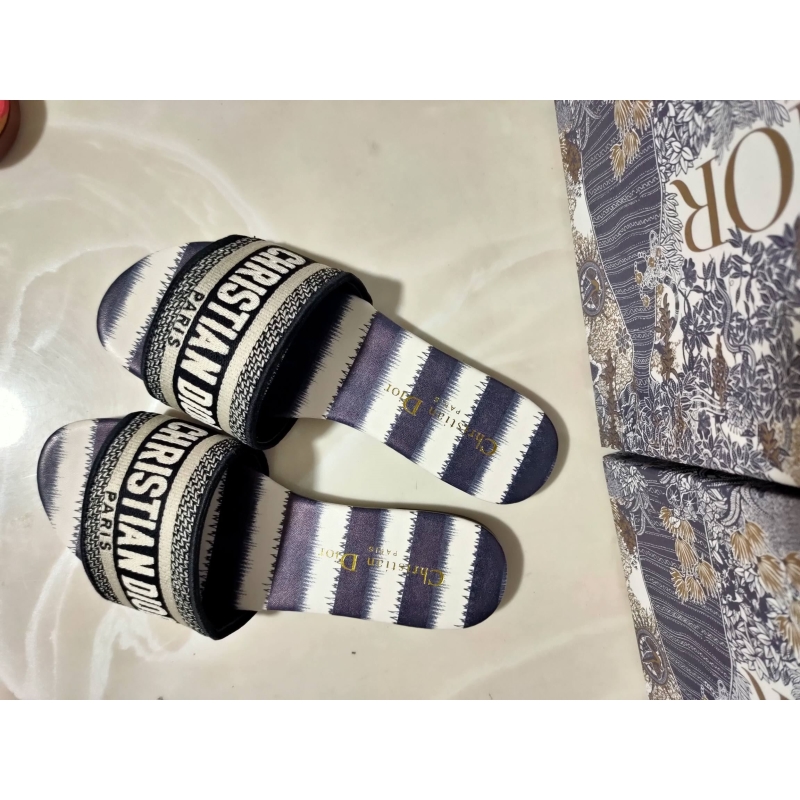 ch**an D*or slippers